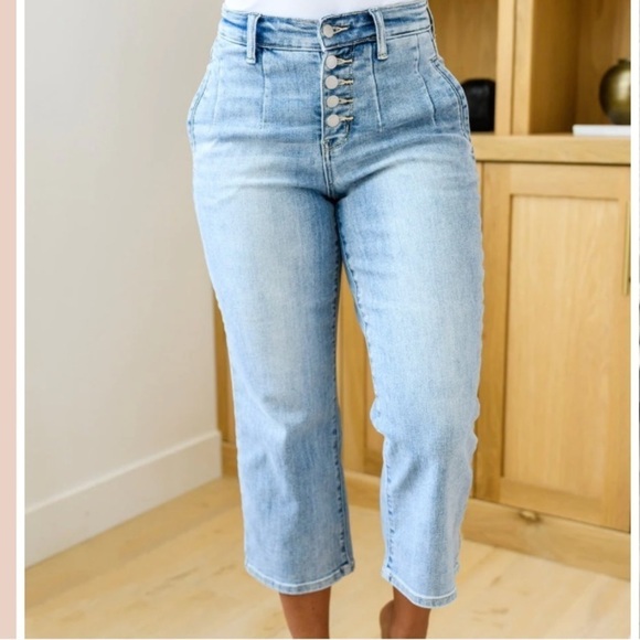 Judy Blue LIGHT WASH HIGH RISE VINTAGE WIDE LEG CROP JEANS size 22W - Picture 1 of 14